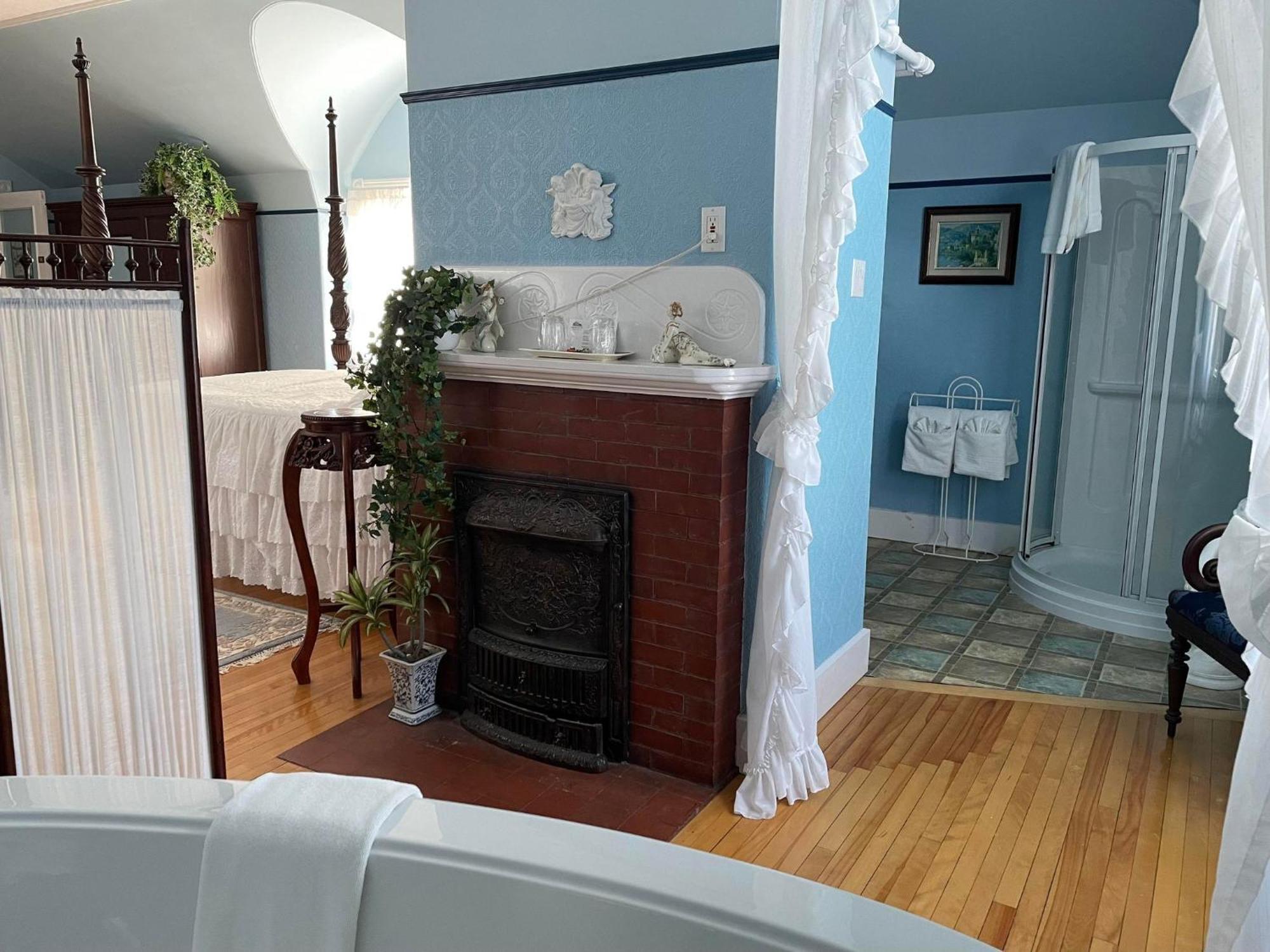 Marshlands Inn Sackville Oda fotoğraf